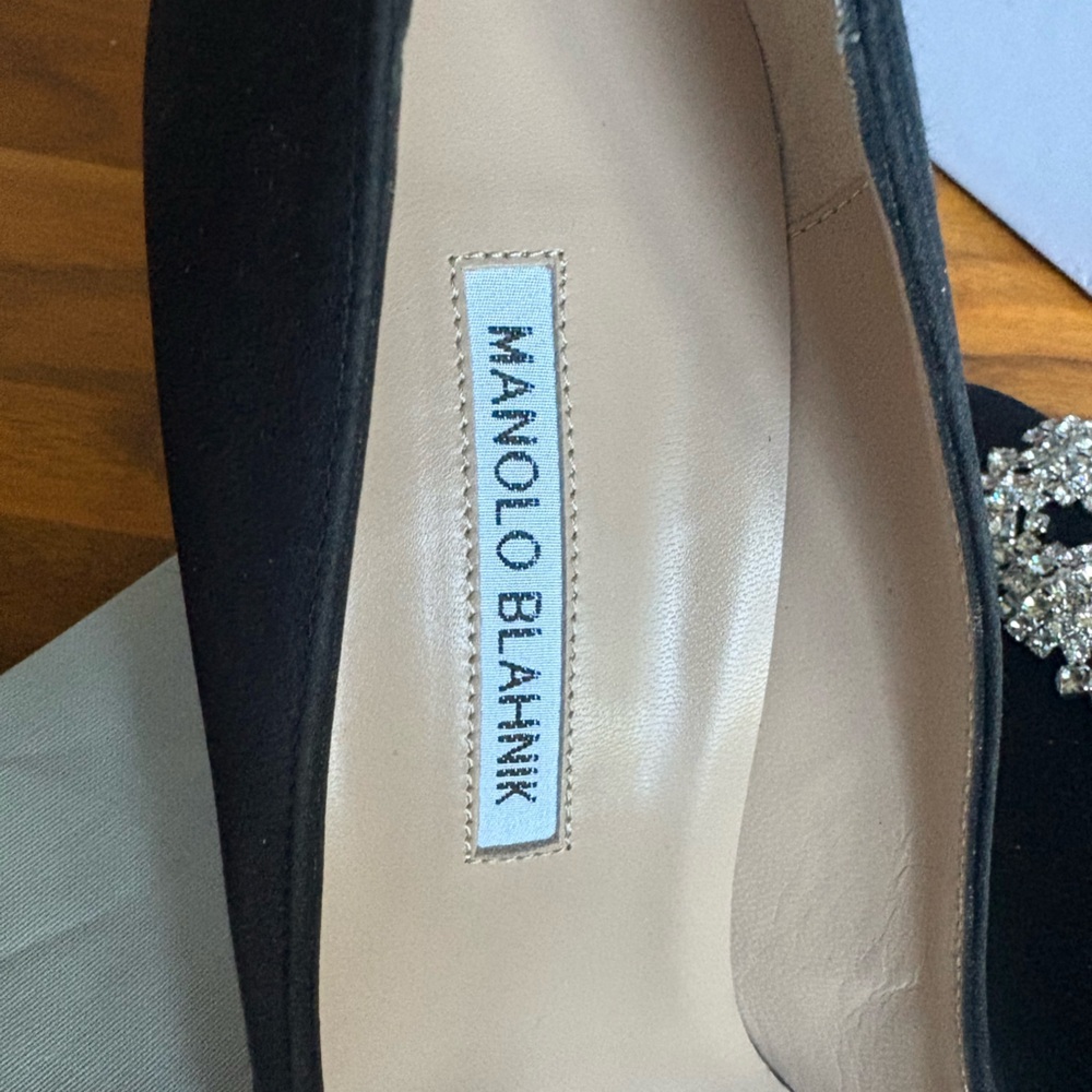 Manolo Blahnik, Black Satin Hangisi Pumps 90, NEW - Picture 5 of 14